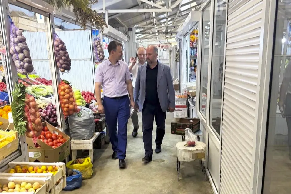 рынок возле магазина Весна