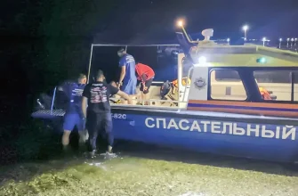 спасатели на катере на Волге