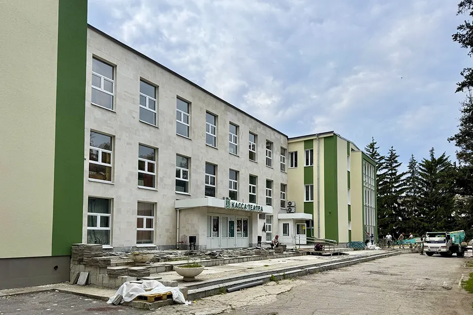 ремонт здания театра Колесо