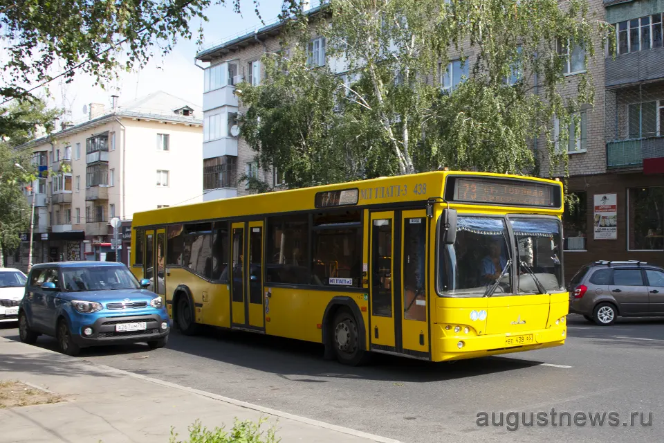 автобус №73 на улице Карла Маркса