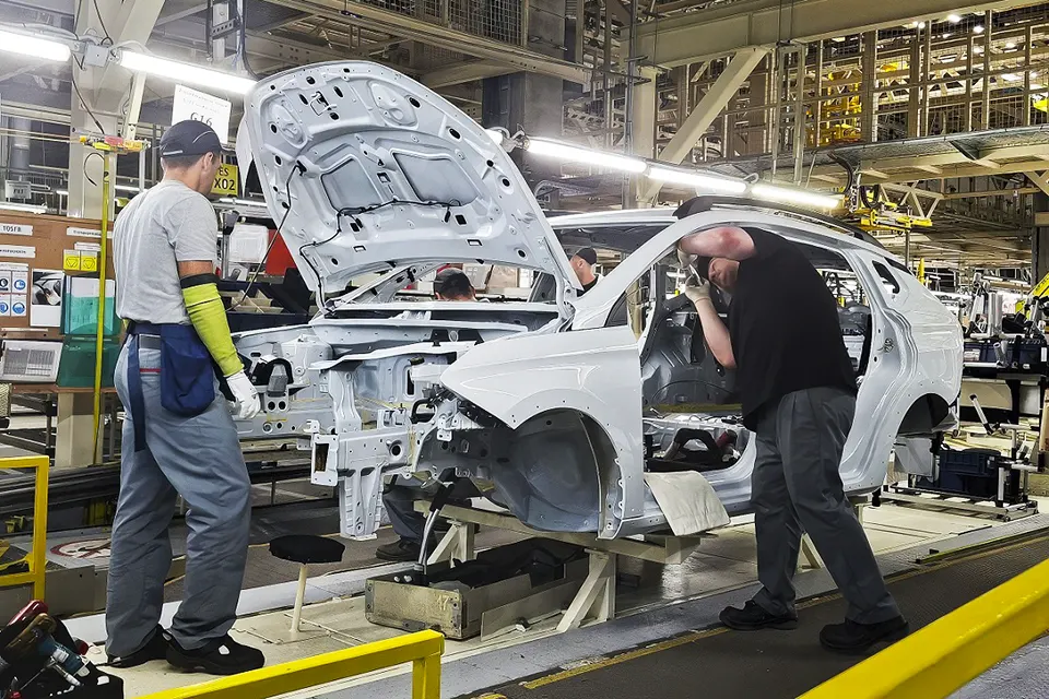 автоваз конвейер лада искра машина сборка кузов рабочий сборка LADA Iskra на АВТОВАЗе