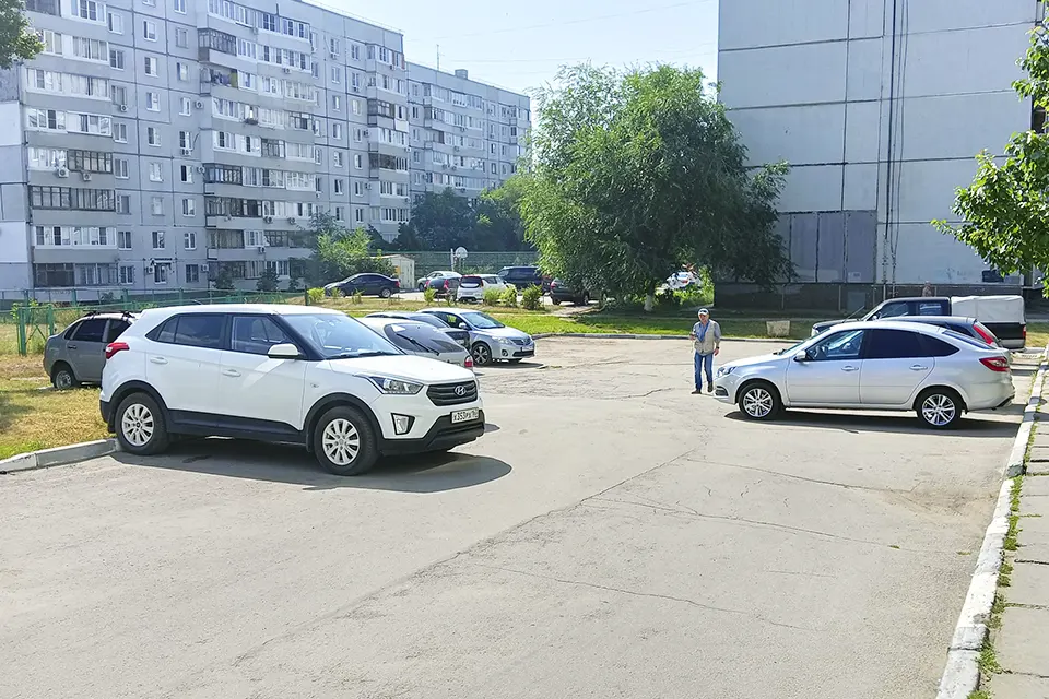 парковка на Матросова 12