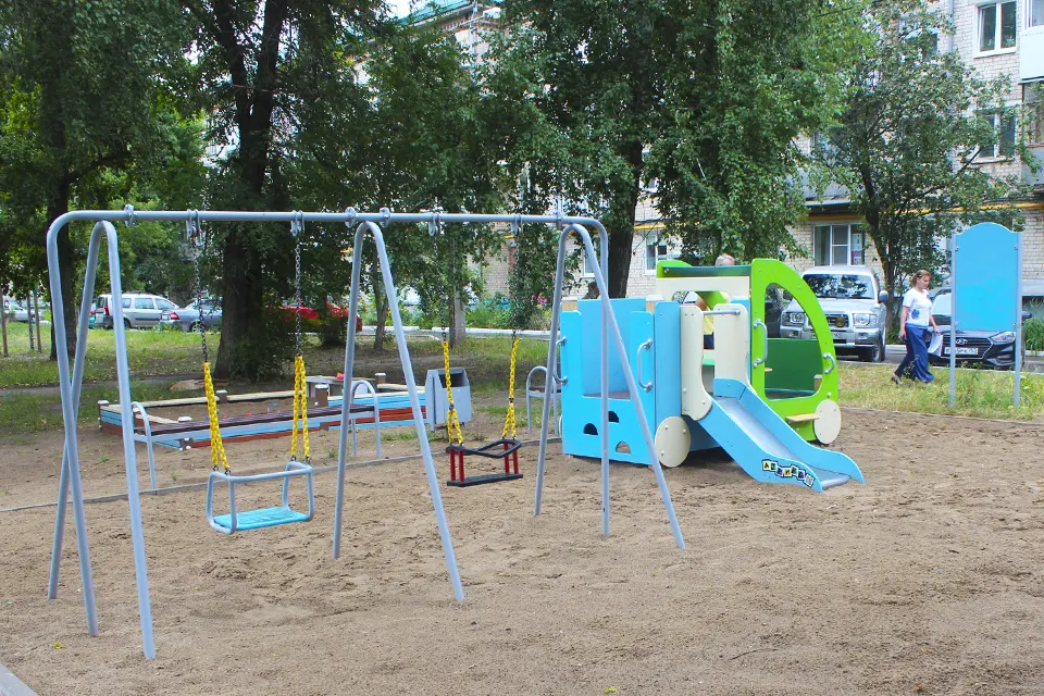 детская площадка на Ленинградской 52