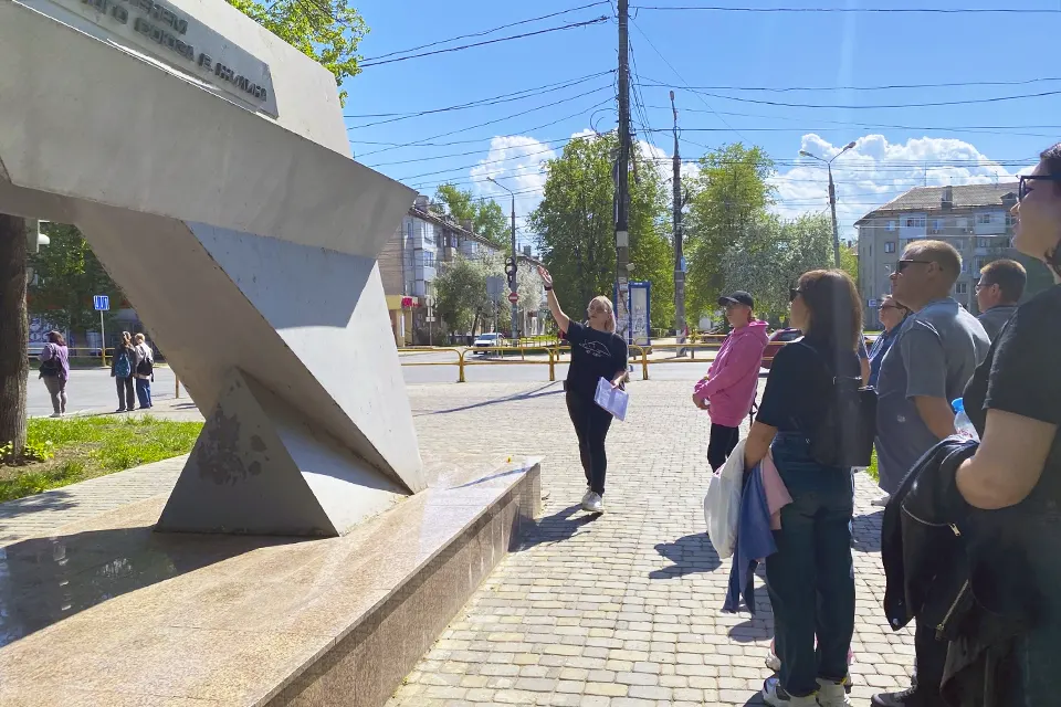 экскурсия улица жилина памятник указатель экскурсия на улице Жилина