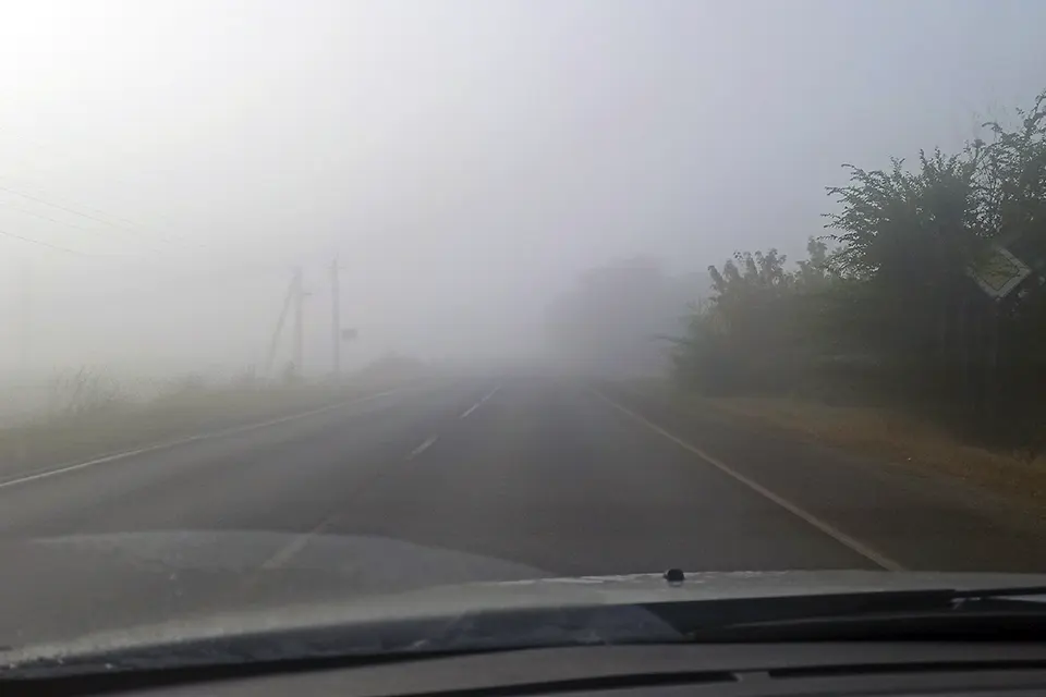 туман на дороге