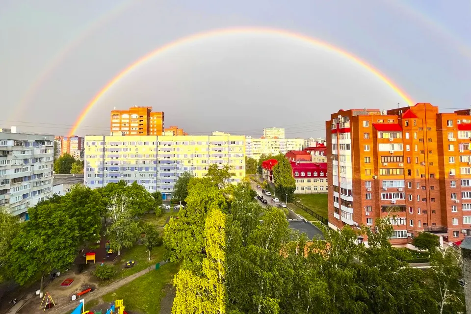 радуга над домами