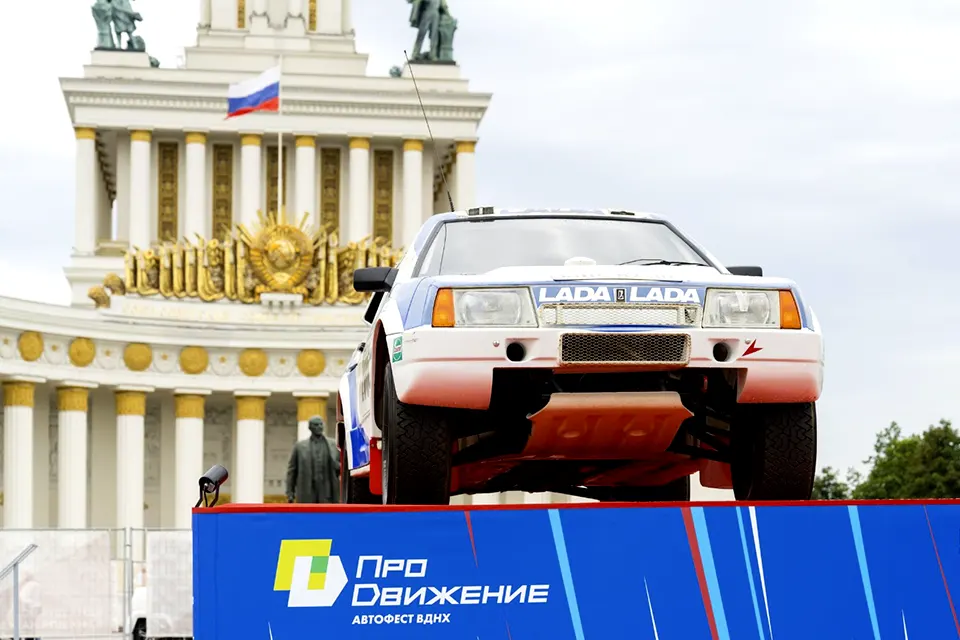вднх машина автоваз выставка выставка автомобилей Лада на ВДННХ