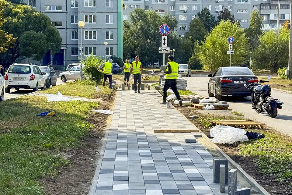 укладка тротуарной плитки на бульваре Татищева