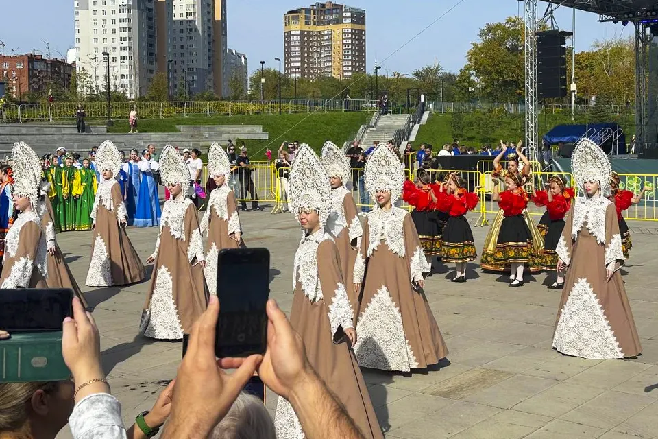 творческий коллектив на фестивале