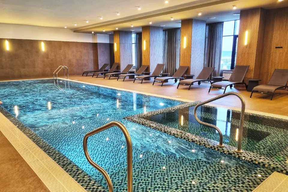 бассейн в отеле Ambar House
