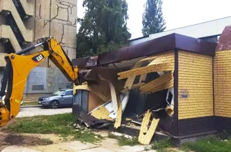 снос незаконного торгового павильона