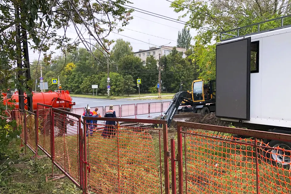 ремонт водовода на улице Баныкина