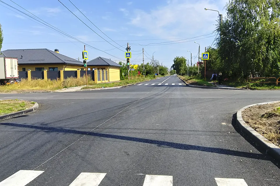 новый асфальт на улице Ларина