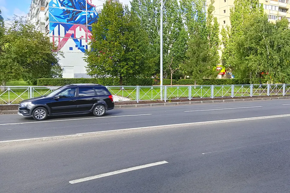 новое ограждение на улице Ворошилова
