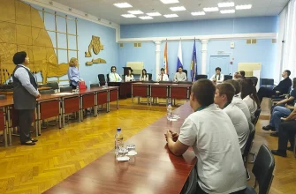 старшеклассники на экскурсии в городской администрации