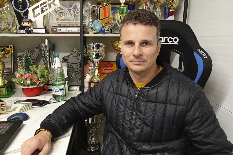 автогонщик