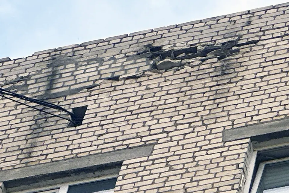 кирпичи выпадают из стены