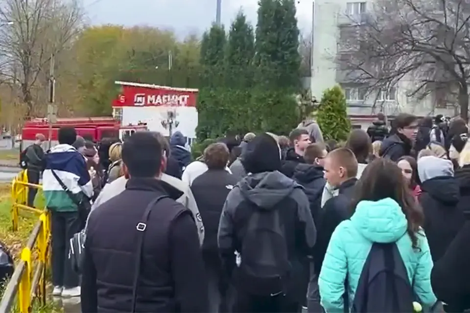 эвакуация жителей из здания на улице Ленина