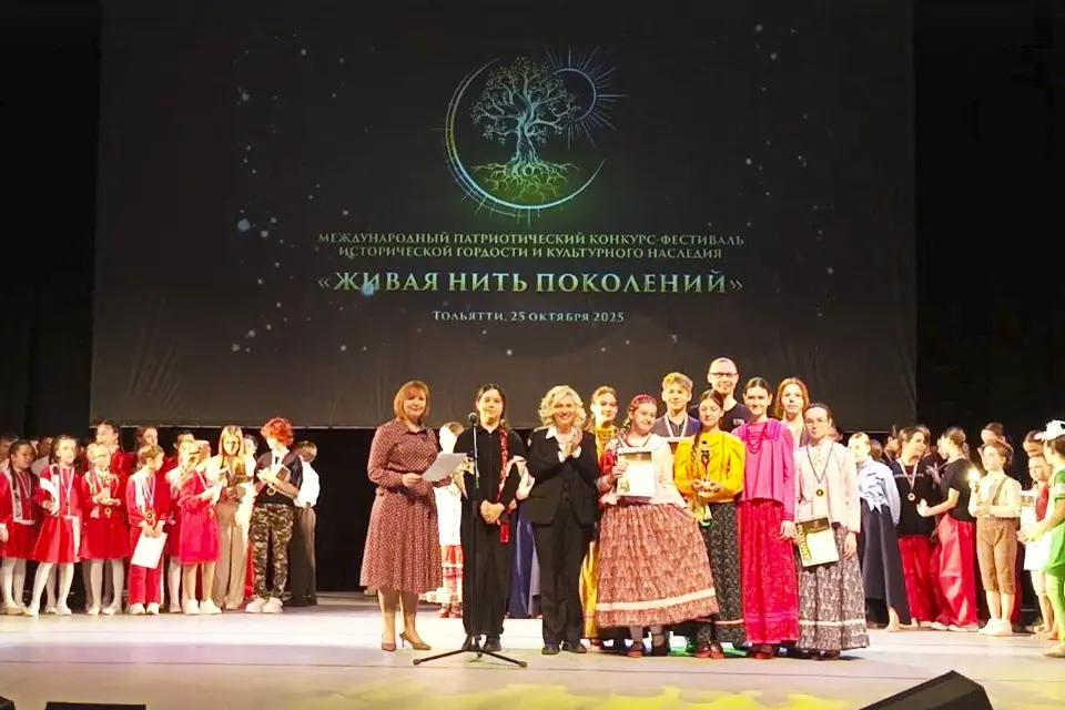 участники фестиваля Живая нить поколений