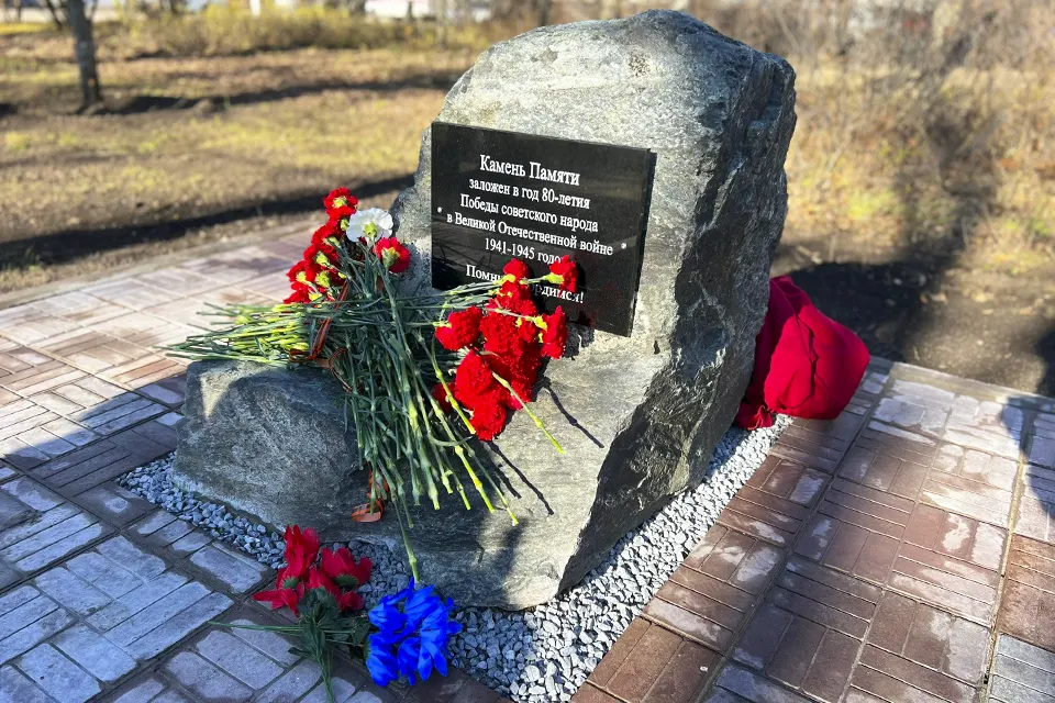 памятный знак на территории ТССМП