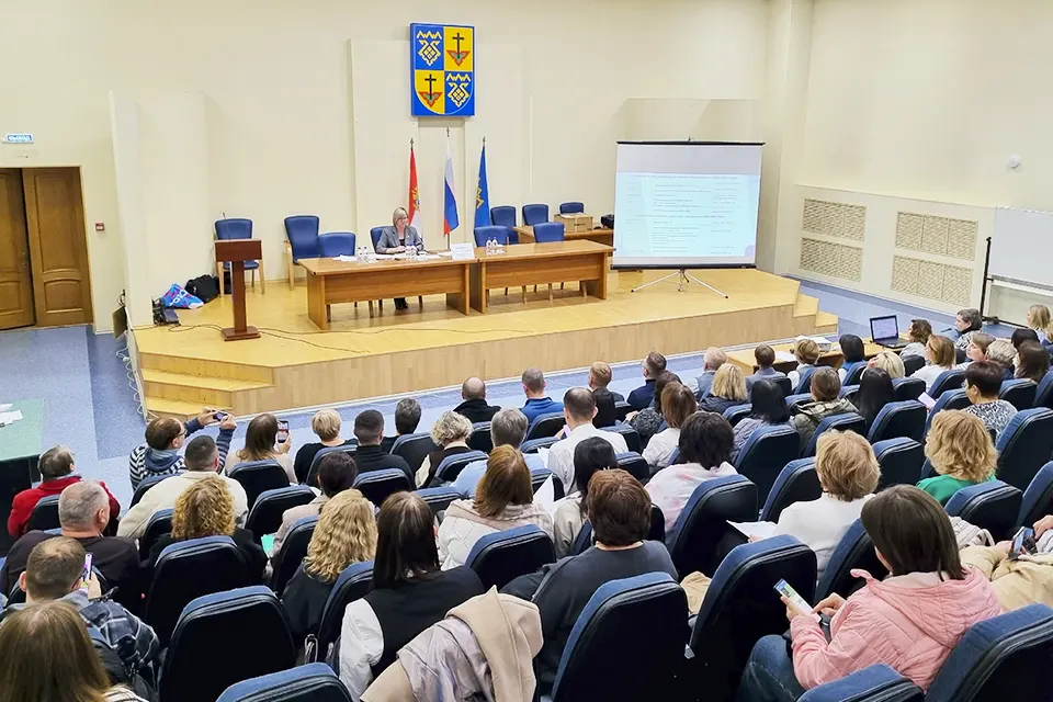 горожане на публичных слушаниях в администрации