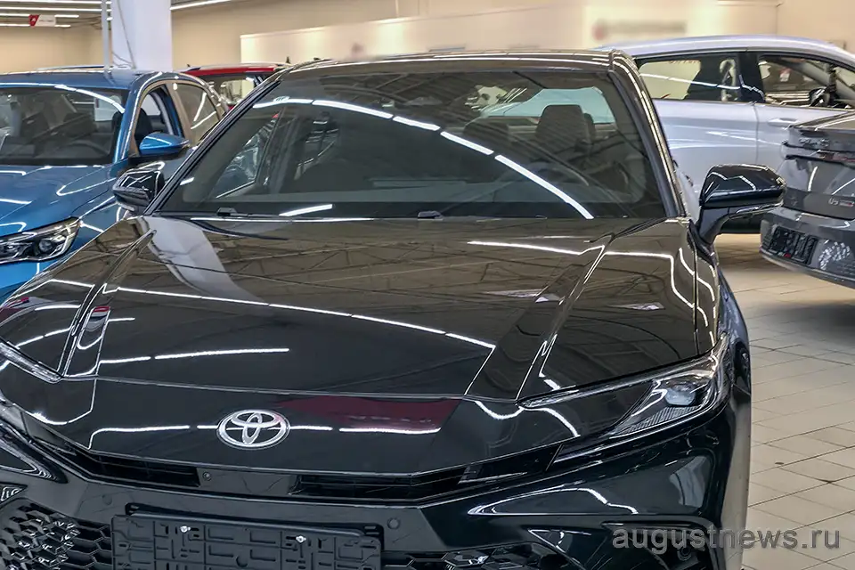новый автомобиль тайота