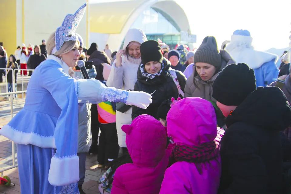 Снегурочка с детьми