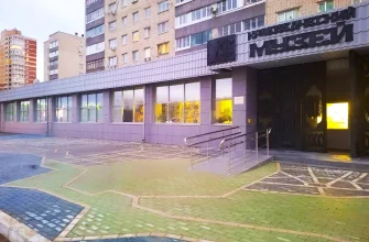 брусчатка перед краеведческим музеем