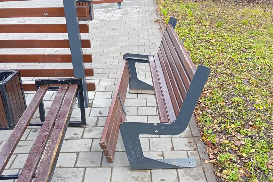 скамейка лавка сломанная сломана скамейка