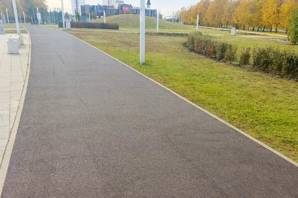 дорожка с резиновым покрытием в сквере 50-летия АВТОВАЗа