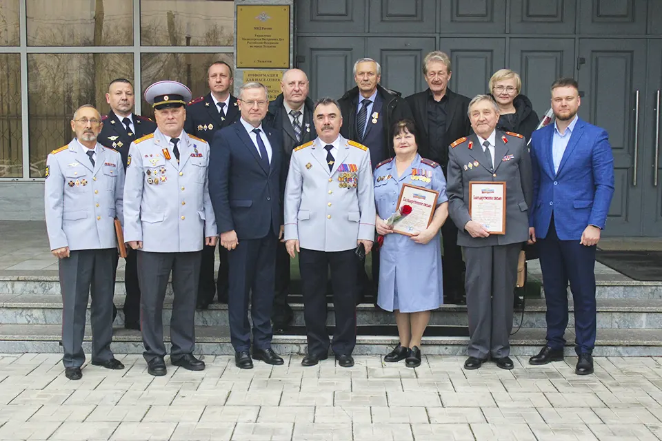 сотрудники МВД