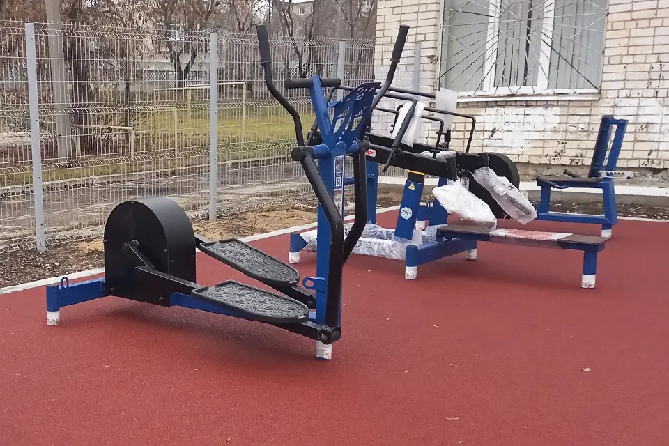 тренажеры на спортплощадке в школе №39