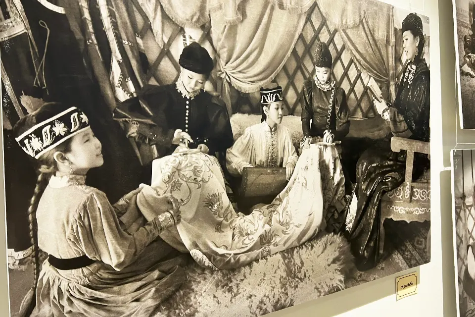 ткм калмыкия фото выставка музей калмыцкие девушки на фото