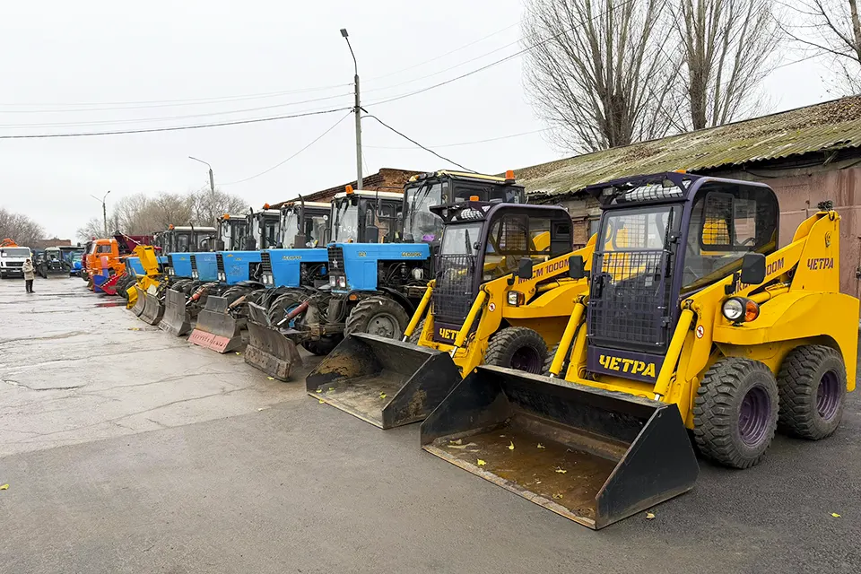 трактор техника снегоуборочная техника для уборки снега с тротуаров