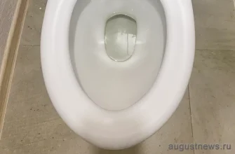 унитаз в туалете