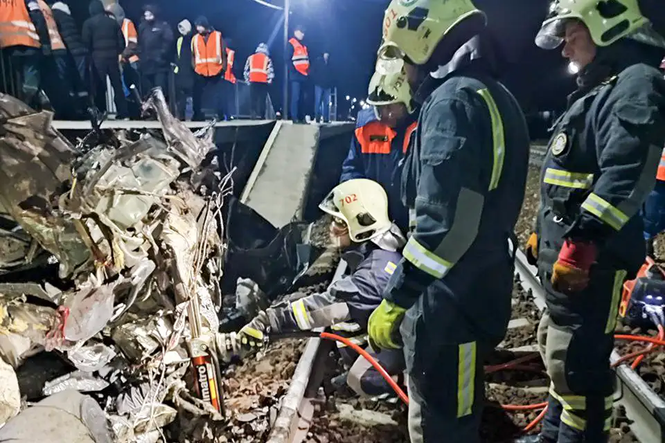 автомобиль попал под поезд