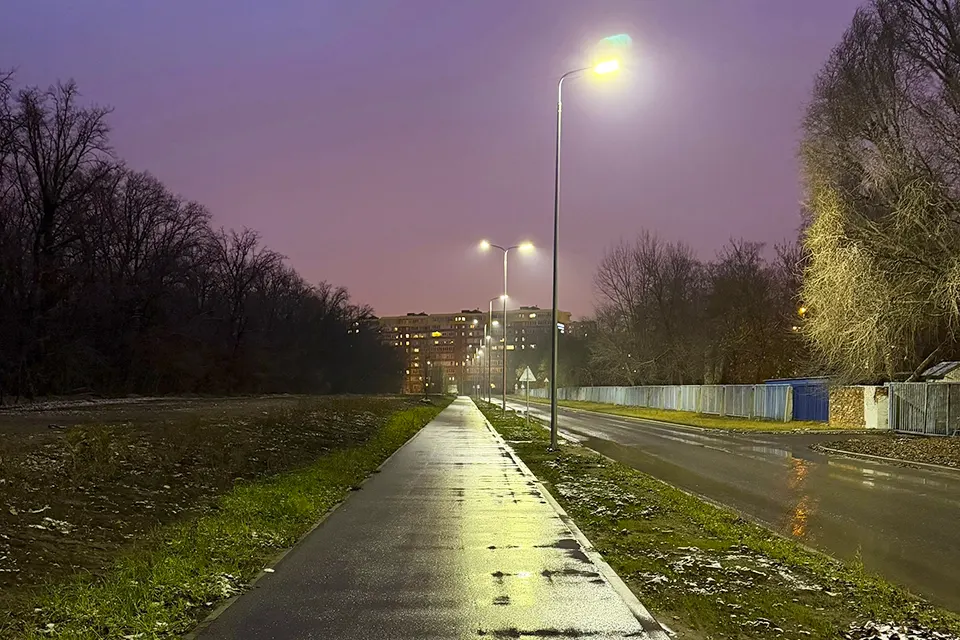 освещение на бульваре Здоровья