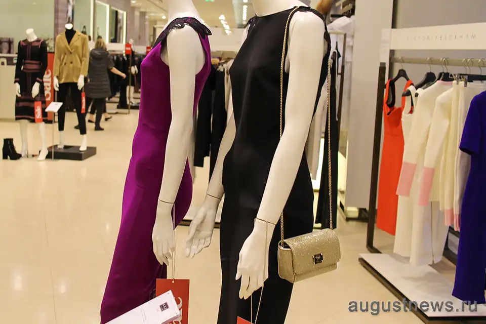 красивые платья в женском магазине