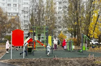 новая детская площадка на улице Баныкина 56