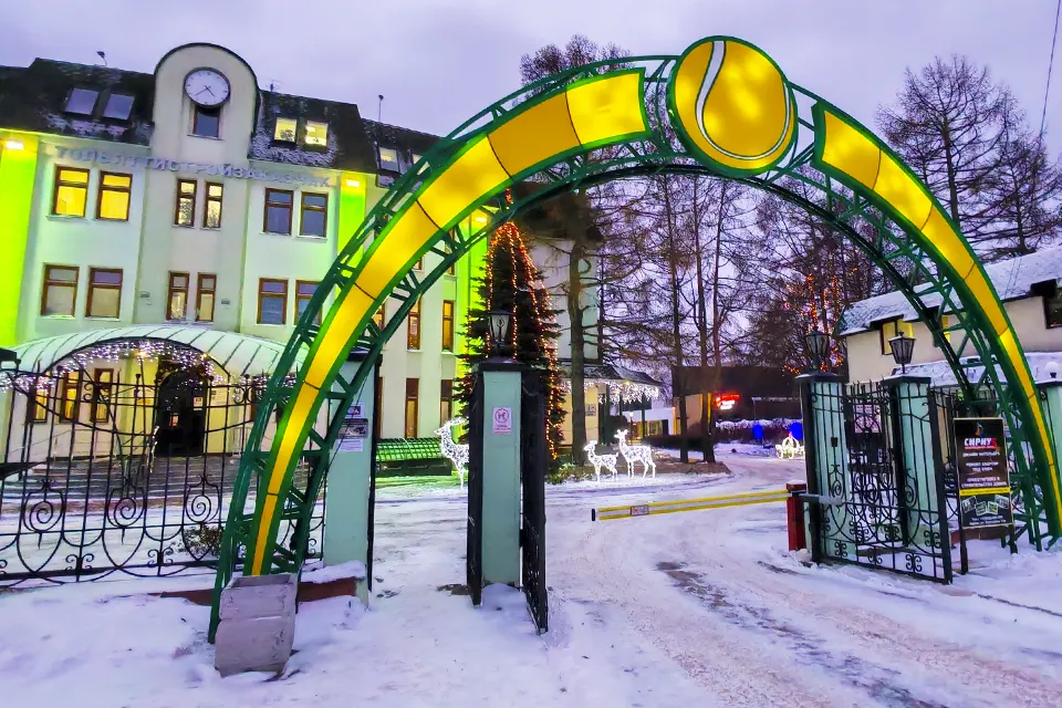 новогоднее украшение Теннис центра