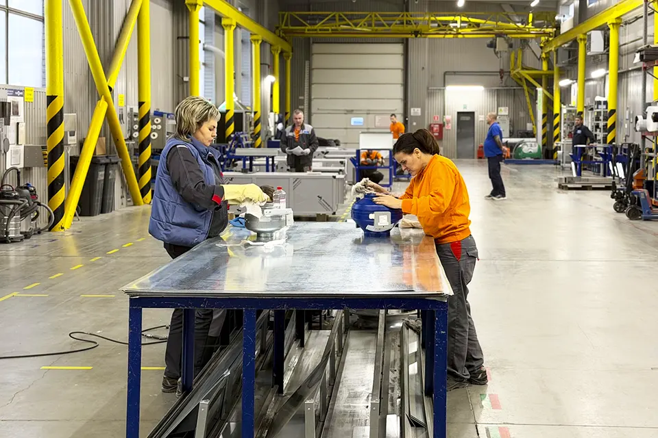 сотрудники завода Евровент