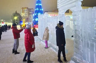 горожане на Центральной площади