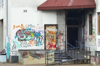 вход в заброшенное здание на улице Юбилейной 31з