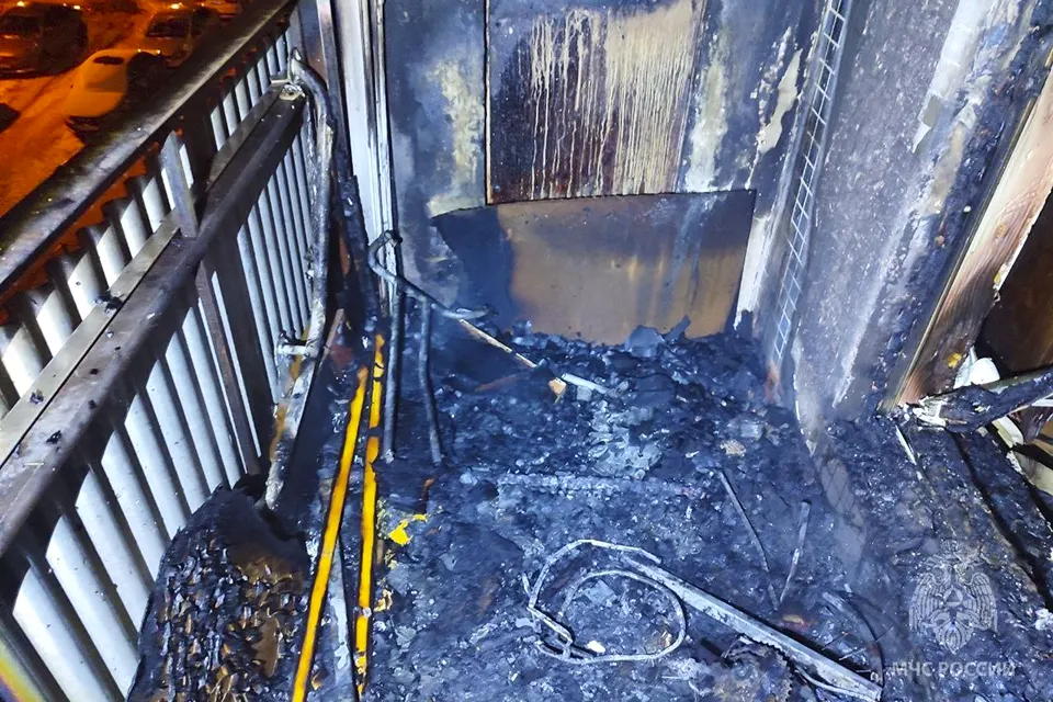 фейерверк салют пожар балкон окно возгорание балкон после пожара