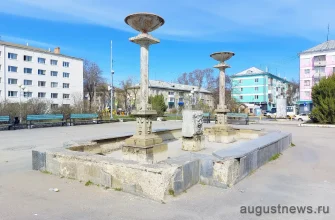 разбитый фонтан на площади у театра Колесо