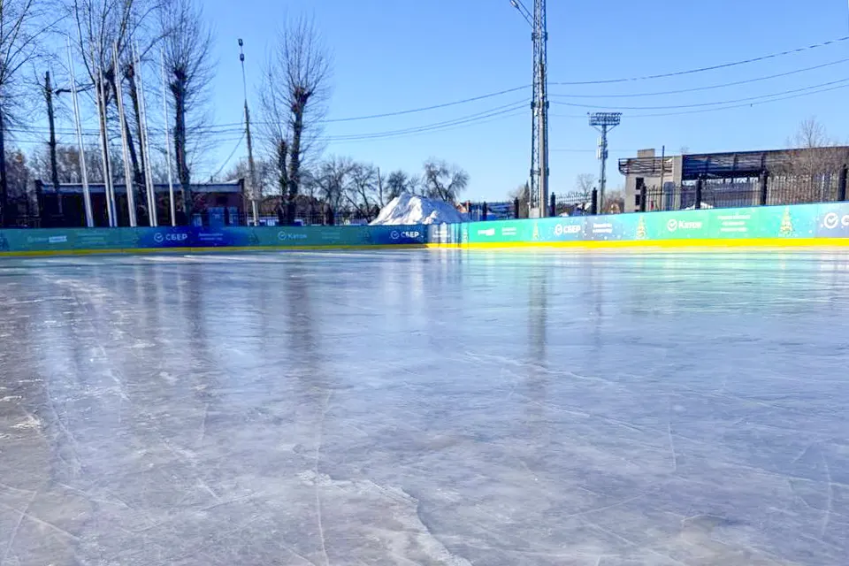 лед на катке площади Свободы