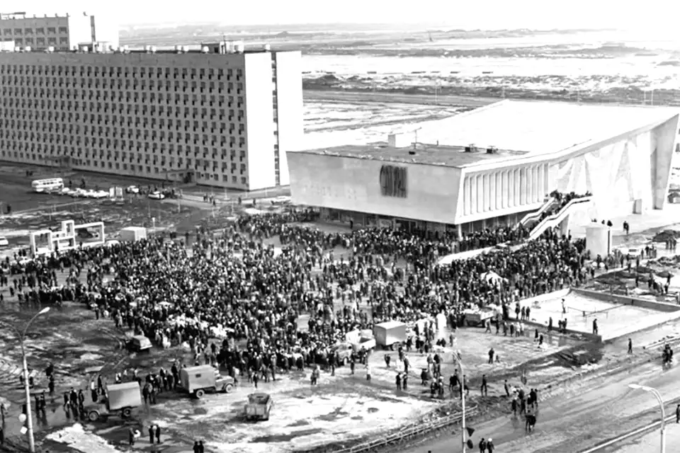 открытие кинотеатра Сатурн в Тольятти