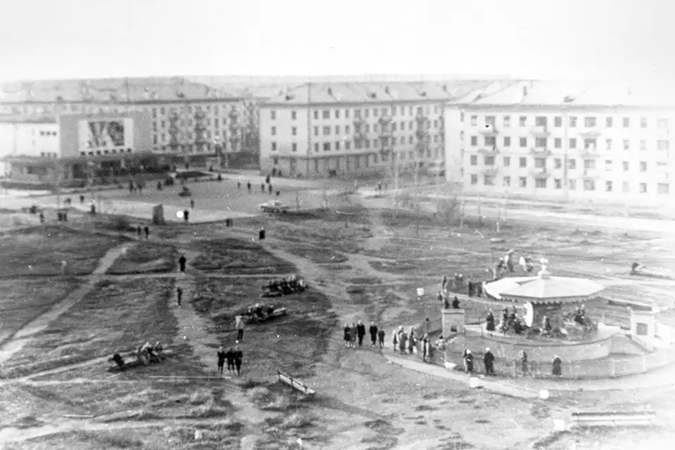 центральный парк детская карусель старое фото детская карусель горсад центральный парк