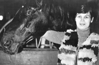 артистка цирка с лощадью