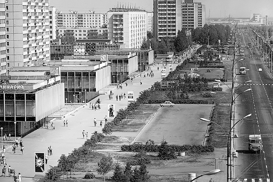 вид сверху на улицу Революционная в Тольятти